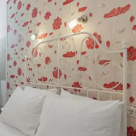 Апартаменти Garsoniera Monique *