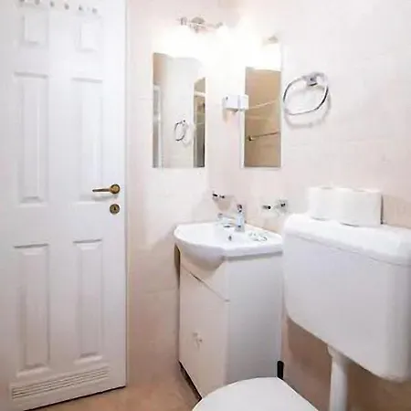 Garsoniera Monique * Брашов